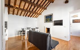 Pavone Centre Romantic Apartment